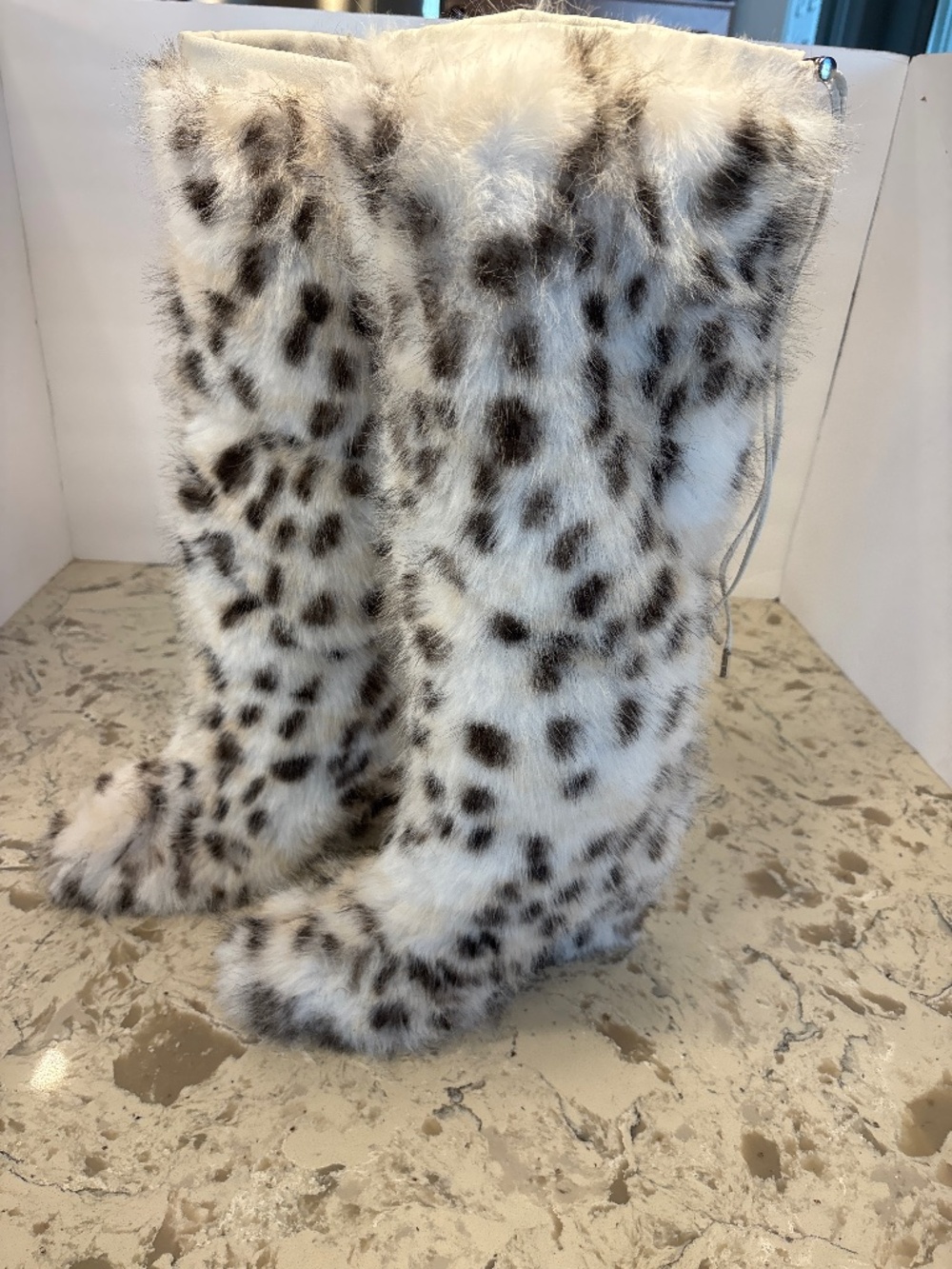 NWOB New 1X Blue Faux  Fur Dalmatian Knee High Boots Uk6 US 8